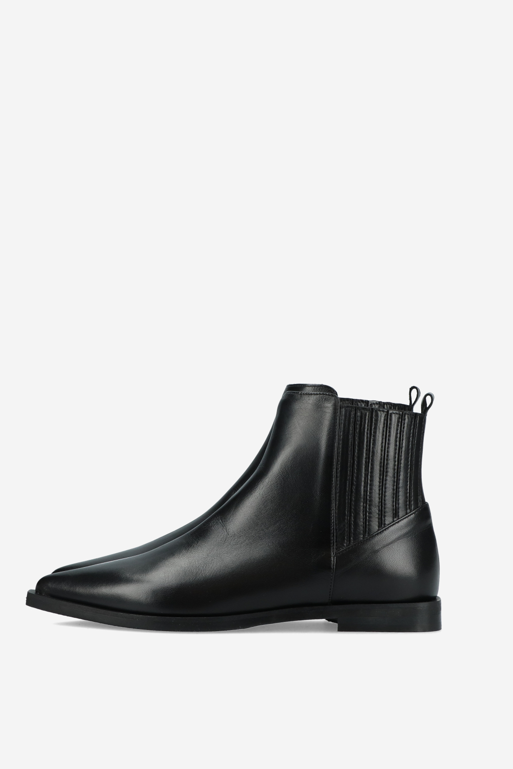 Pointed-toe leather boots