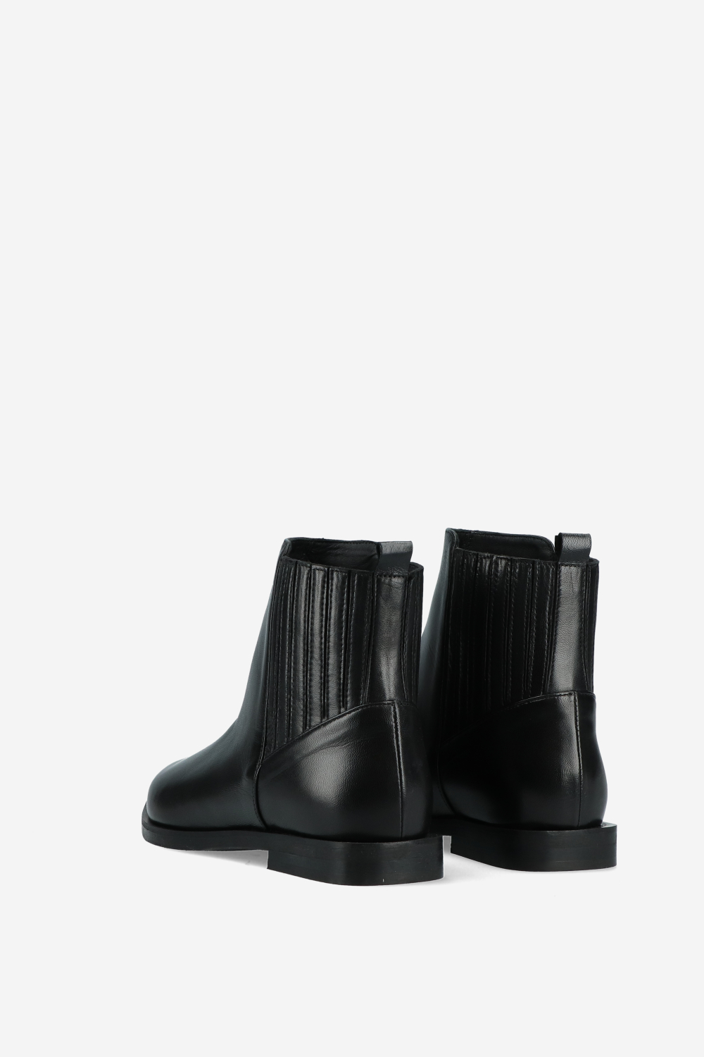 Pointed-toe leather boots