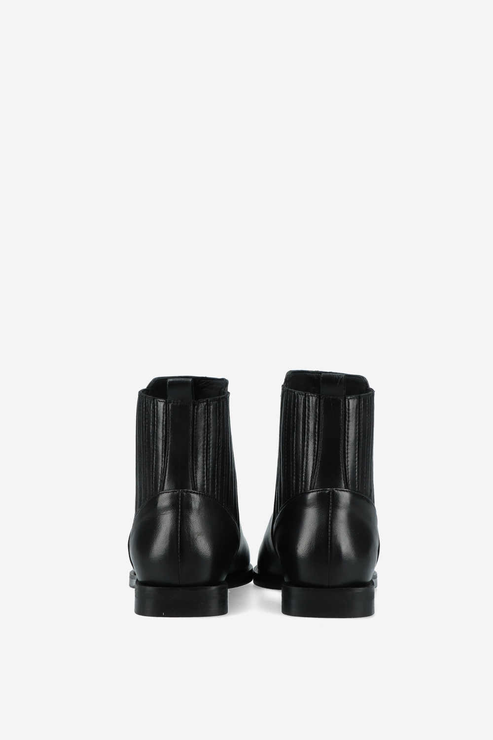 Pointed-toe leather boots