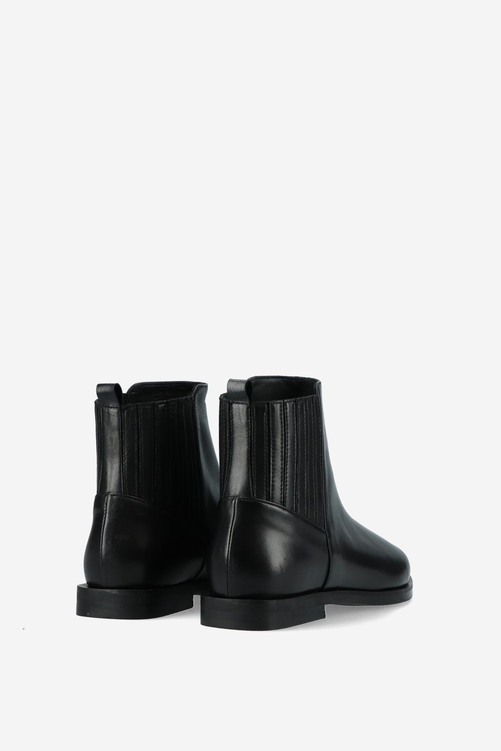 Pointed-toe leather boots
