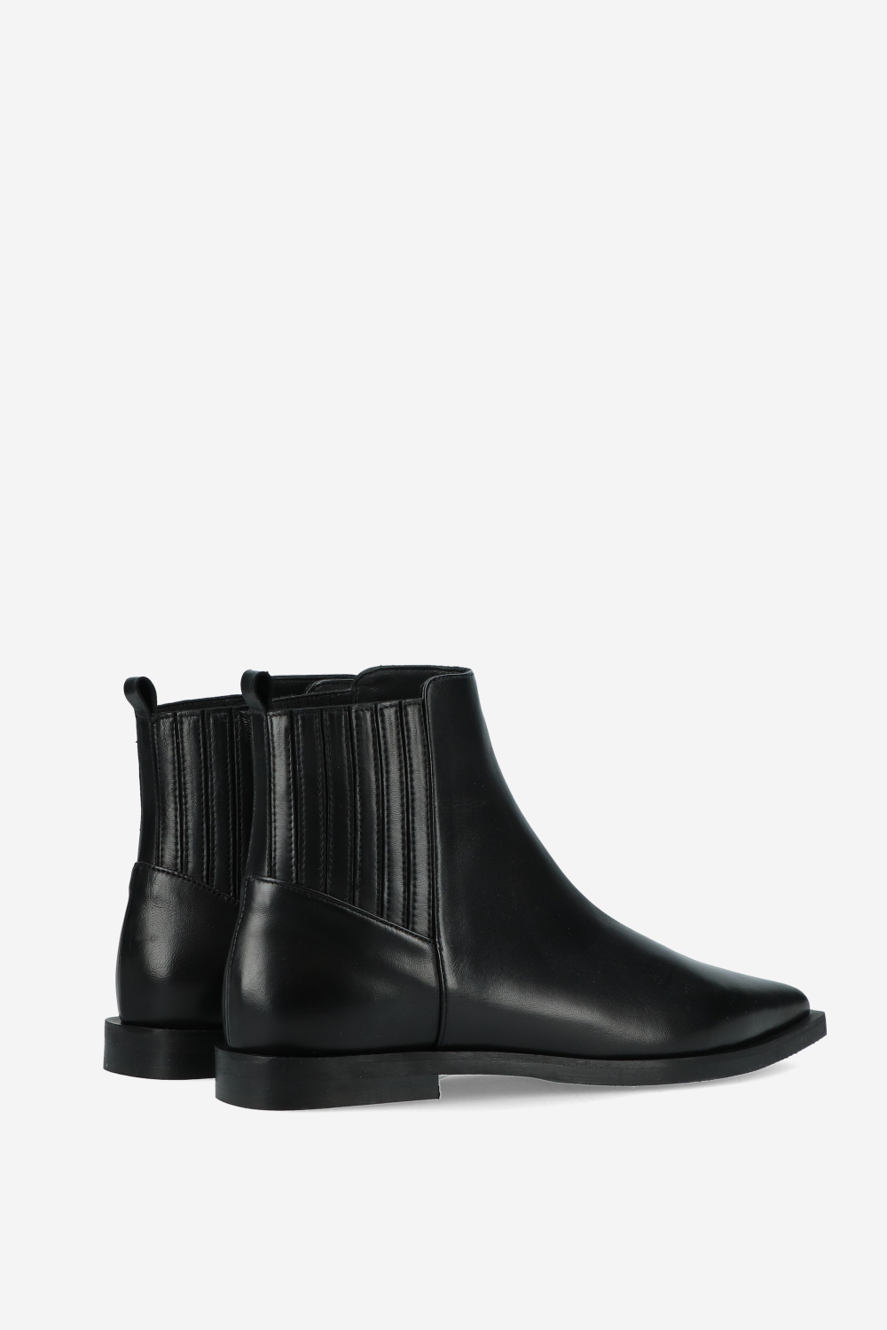 Pointed-toe leather boots