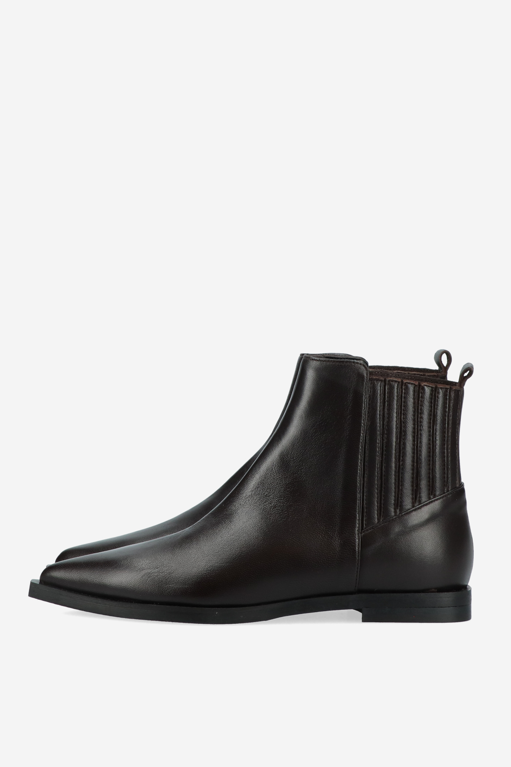 Pointed-toe leather boots