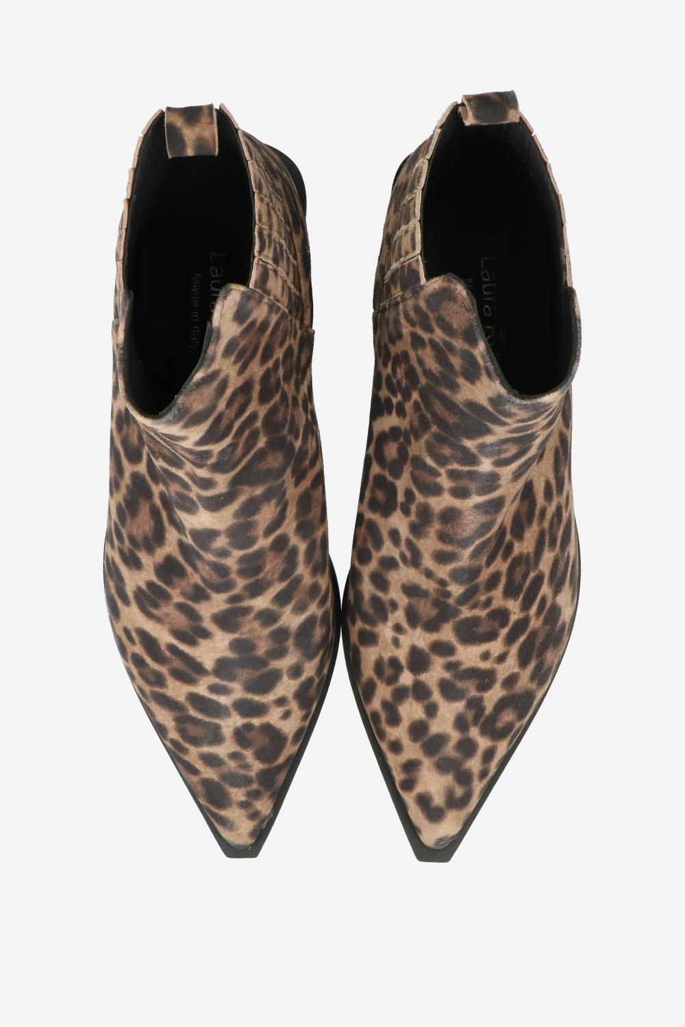 Pointed-toe suede boots