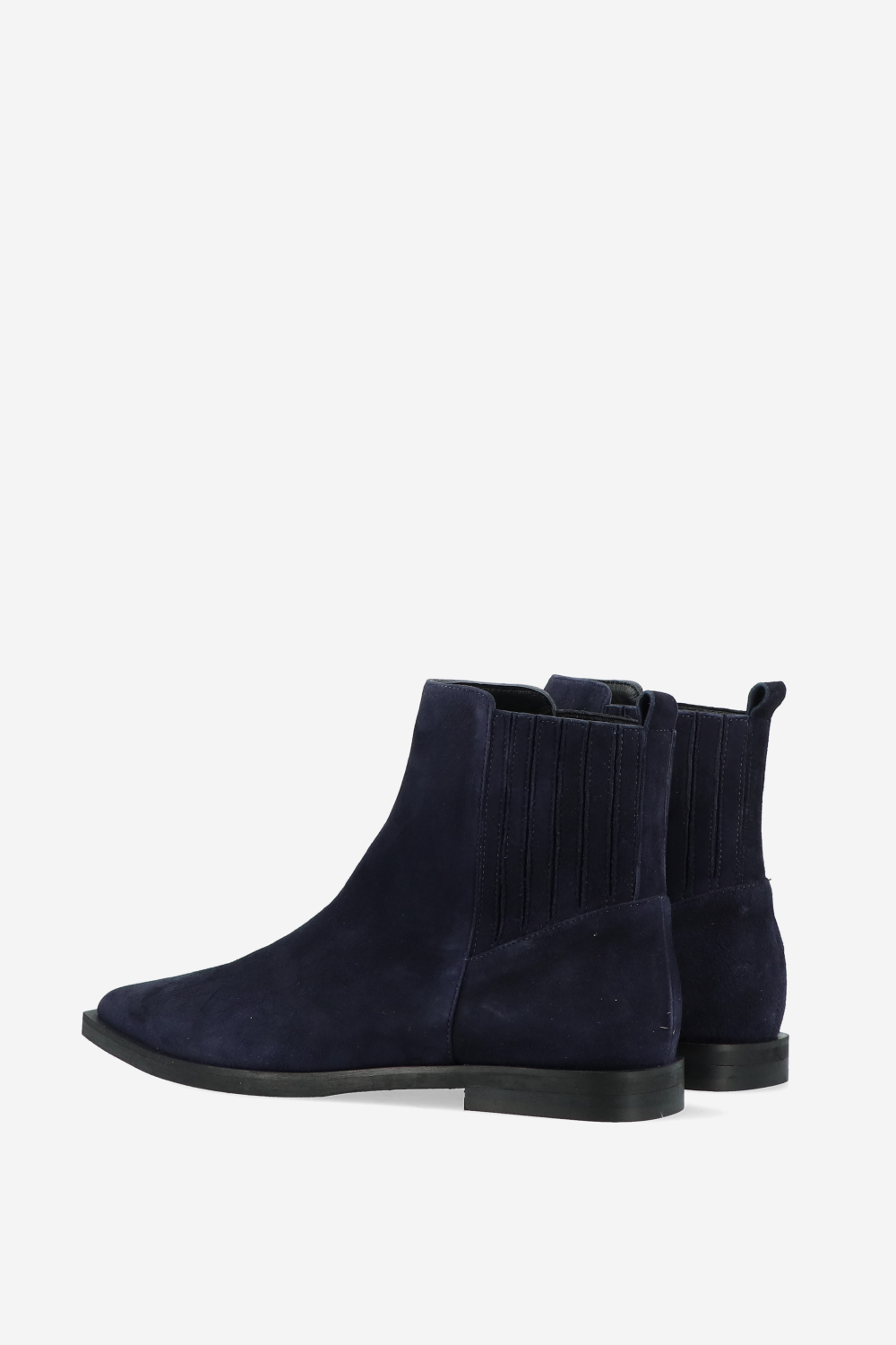 Pointed-toe suede boots
