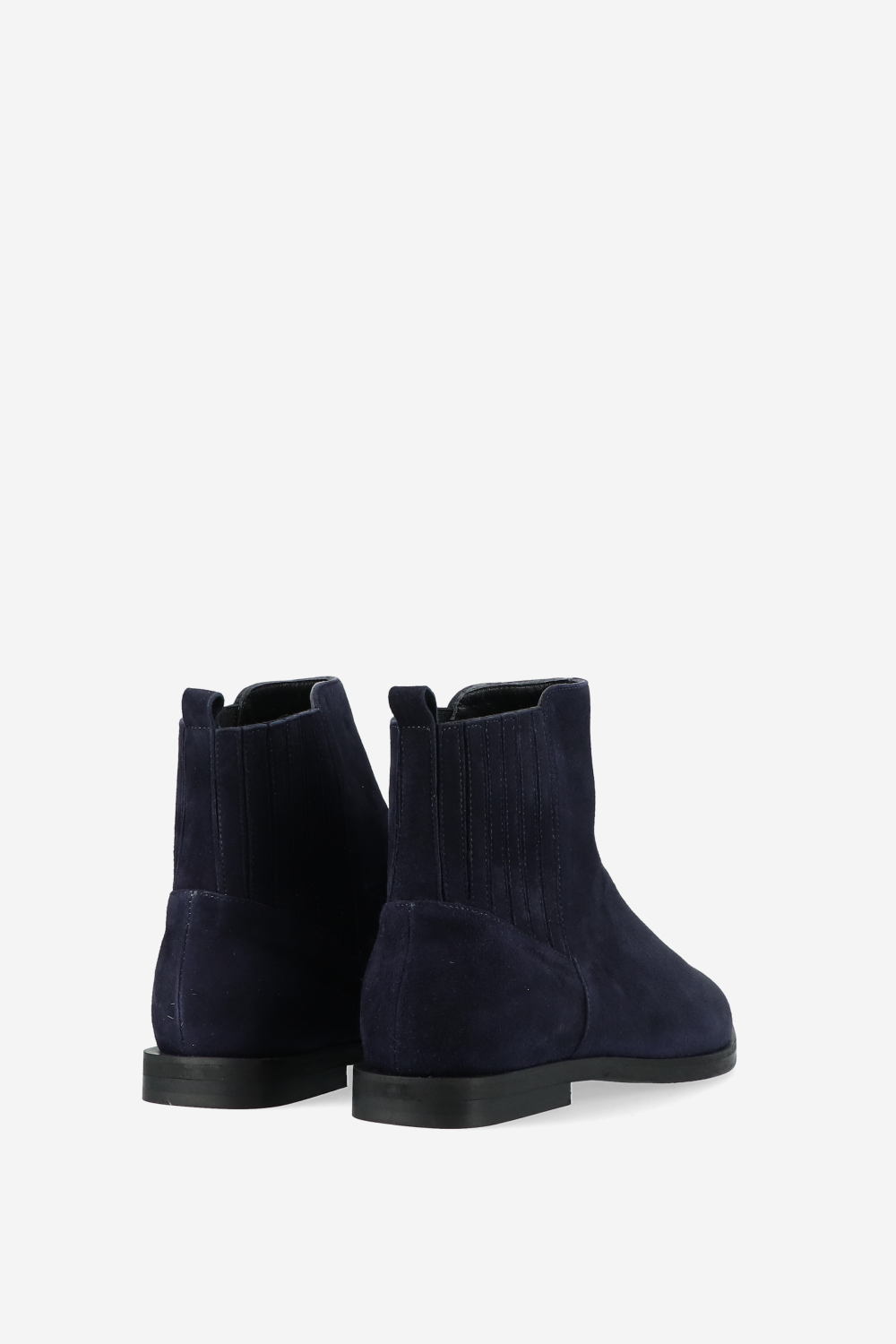 Pointed-toe suede boots