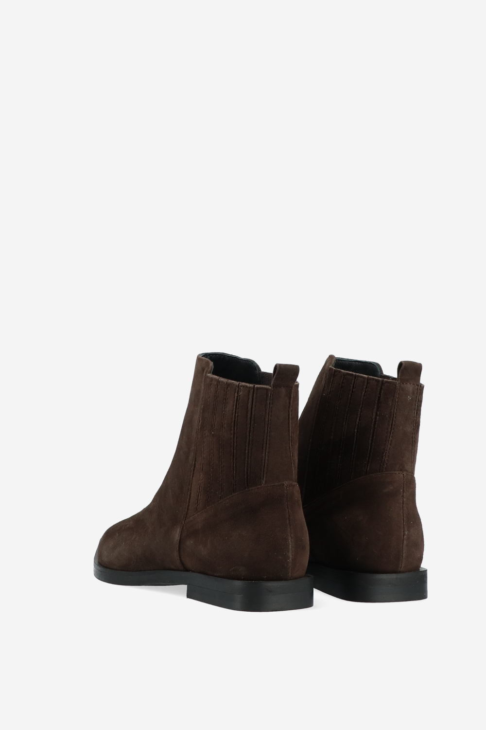 Pointed-toe suede boots