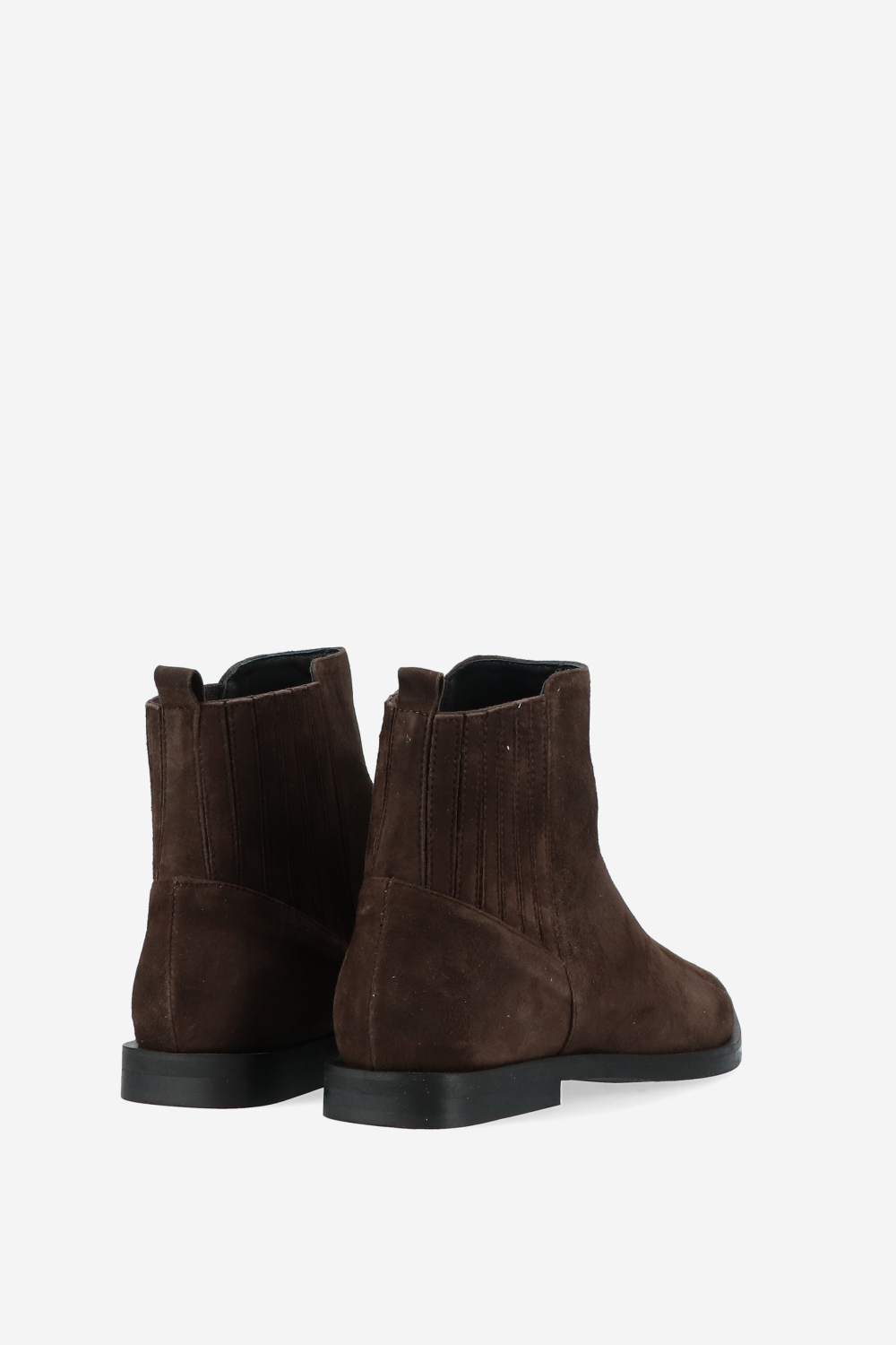 Pointed-toe suede boots