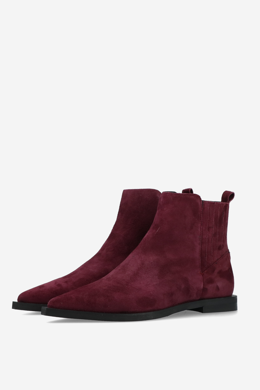 Pointed-toe suede boots