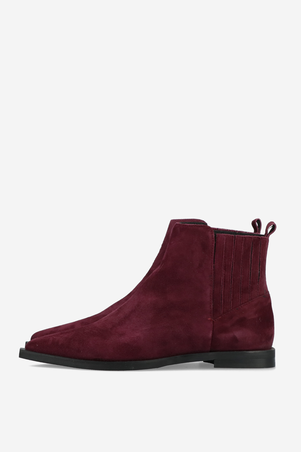 Pointed-toe suede boots