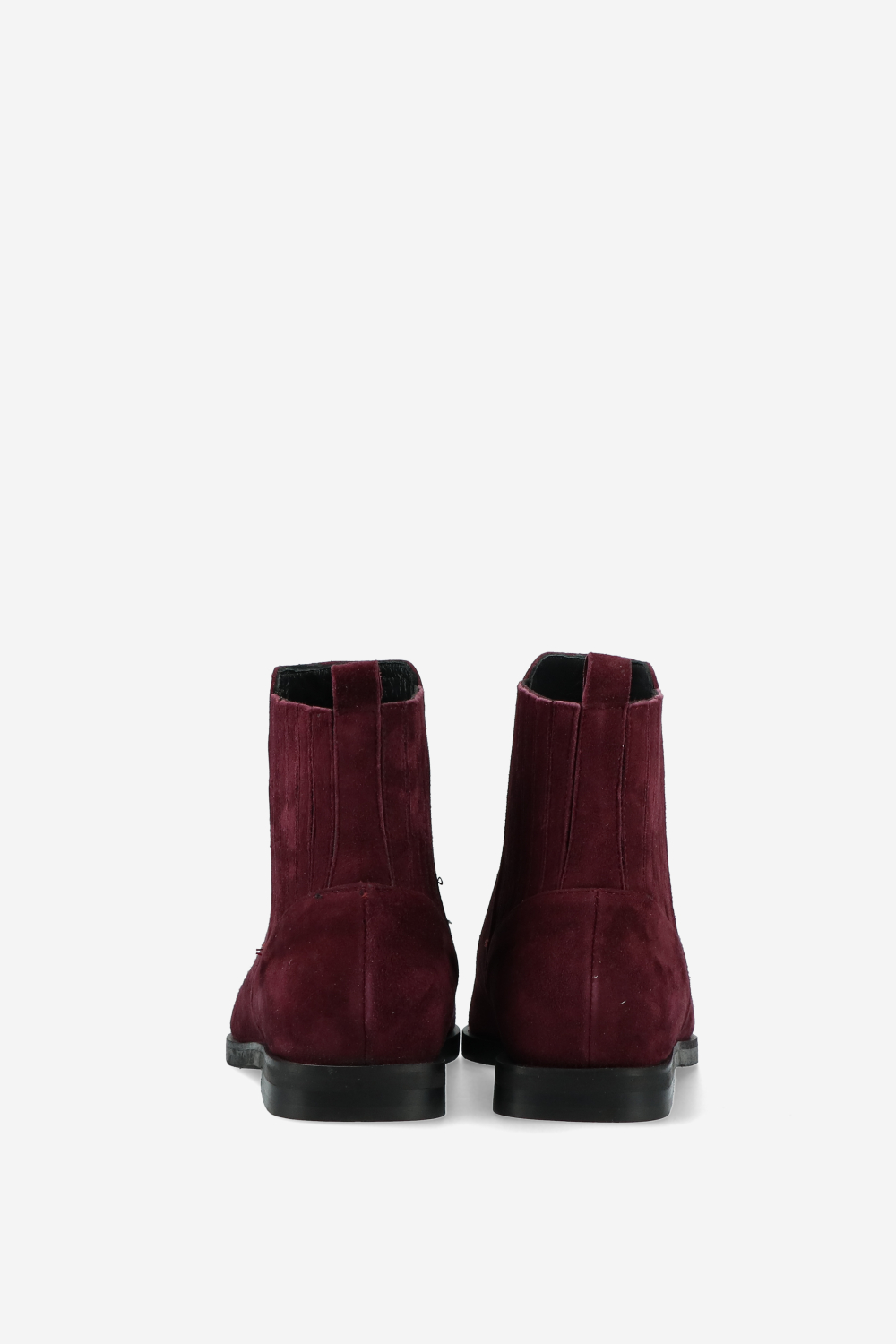 Pointed-toe suede boots