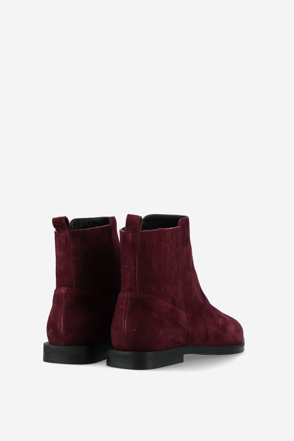 Pointed-toe suede boots