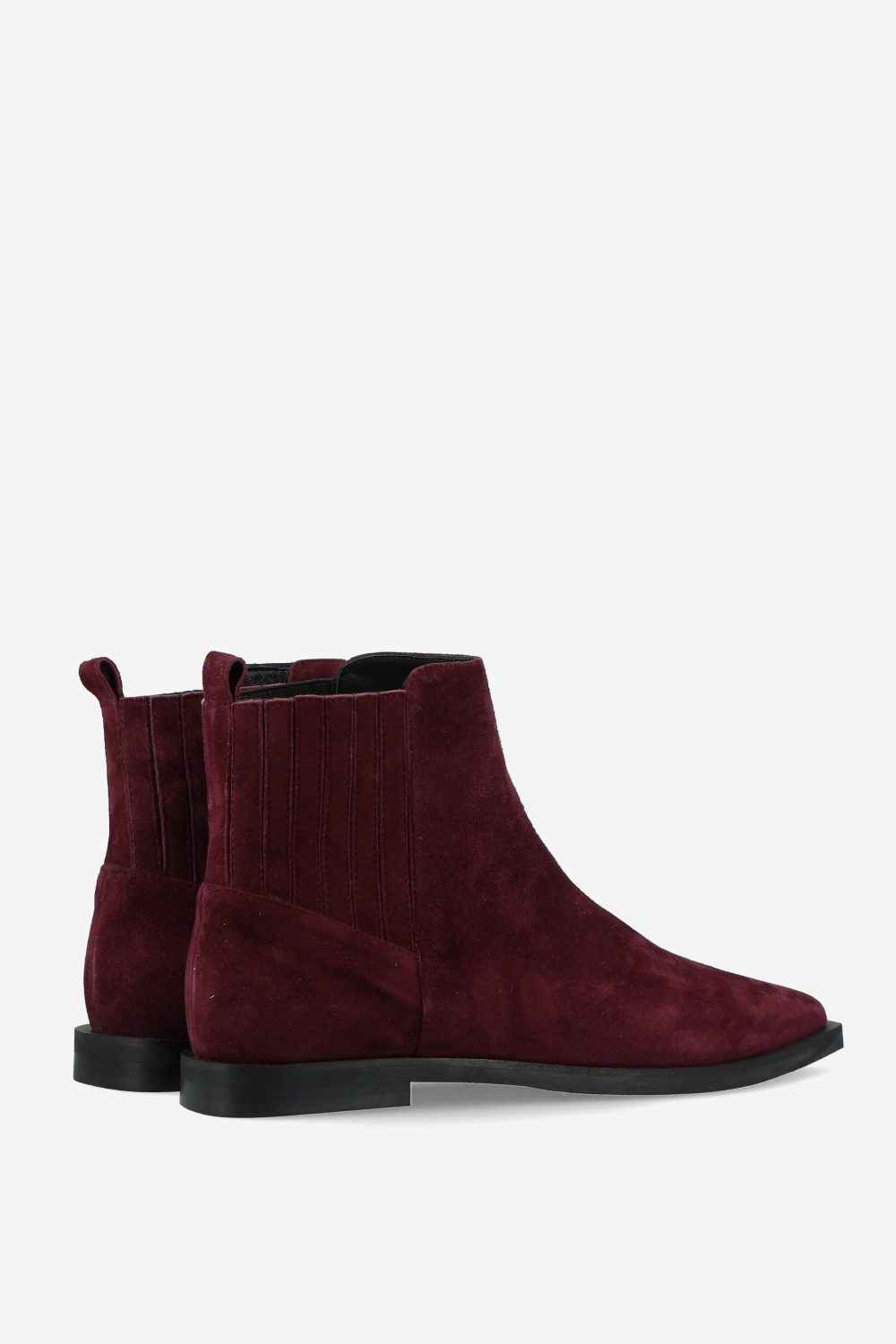 Pointed-toe suede boots