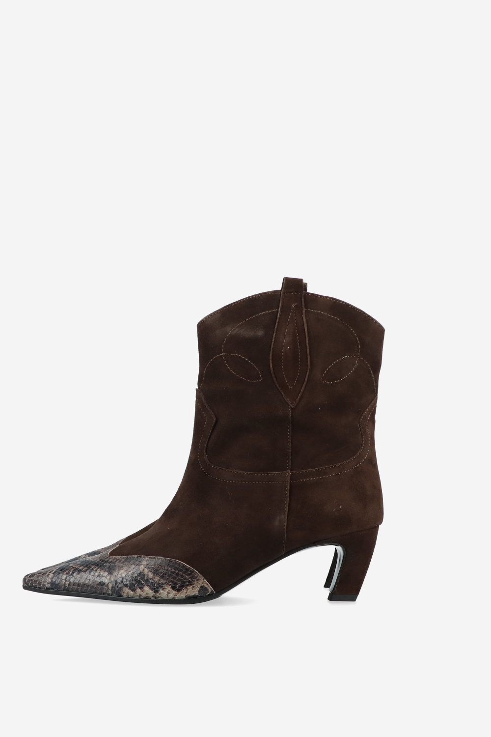 Pointed-toe suede boots