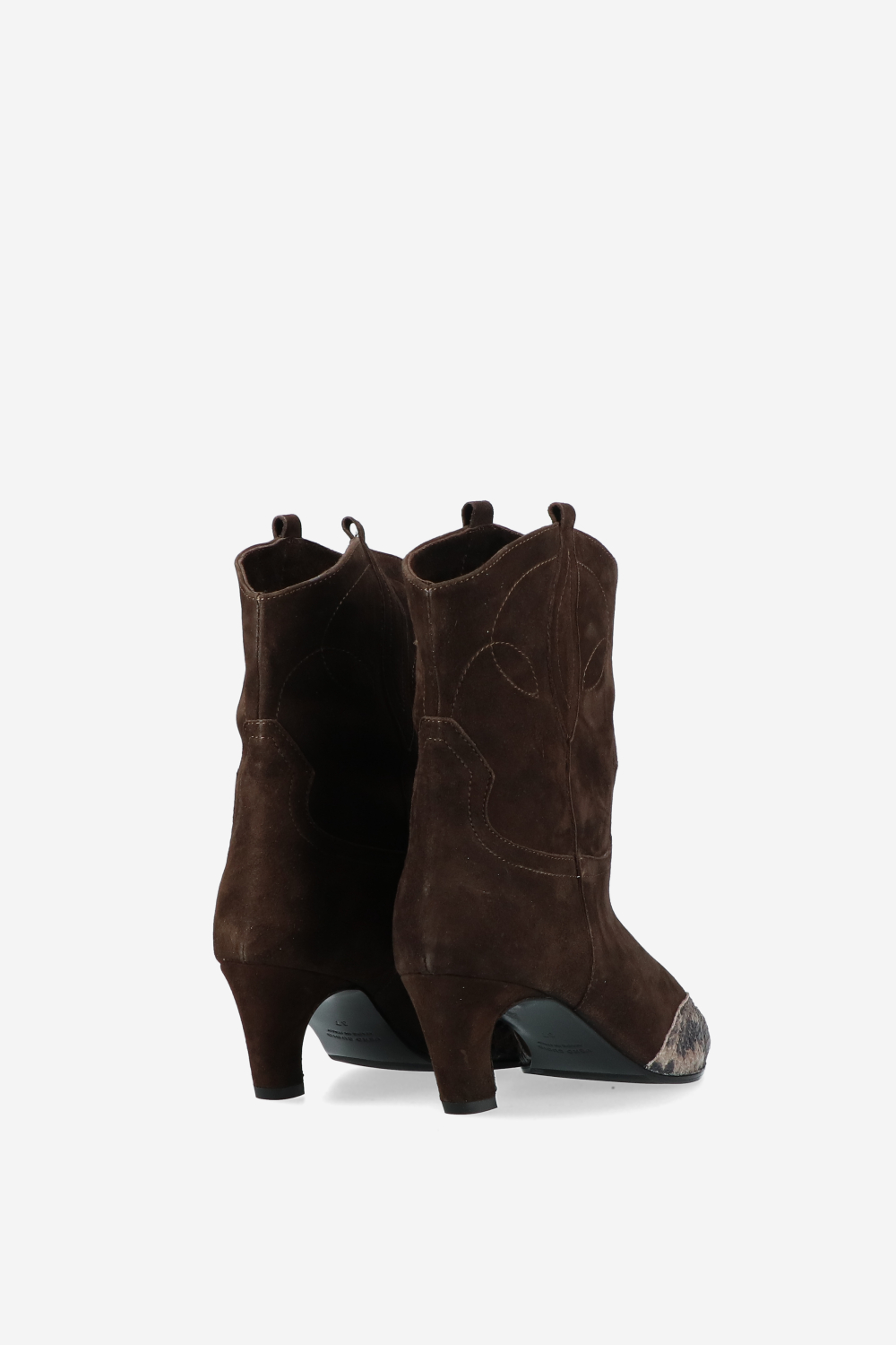 Pointed-toe suede boots