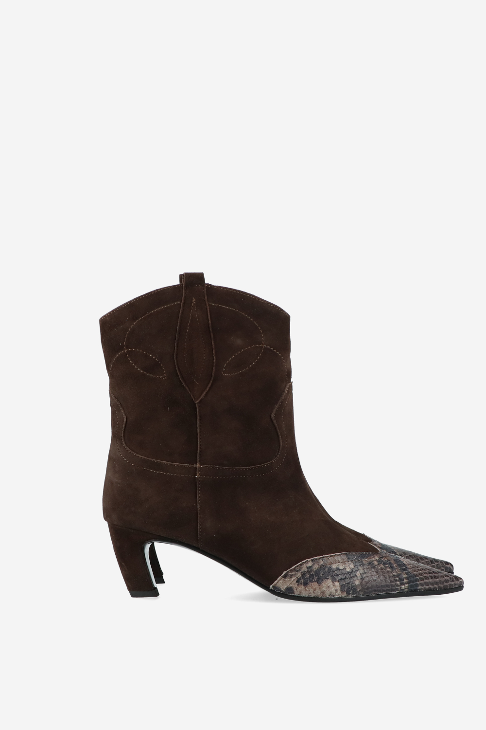 Pointed-toe suede boots