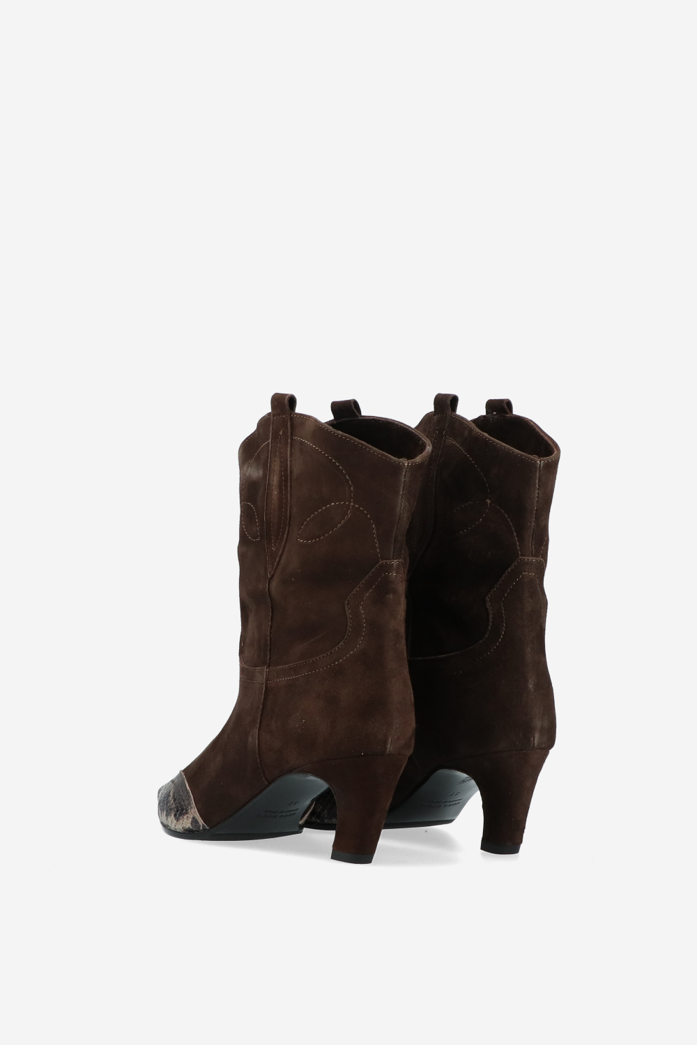 Pointed-toe suede boots