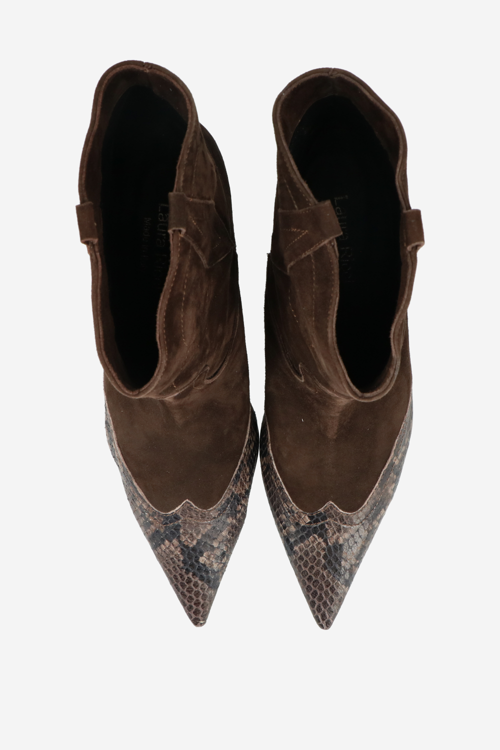 Pointed-toe suede boots