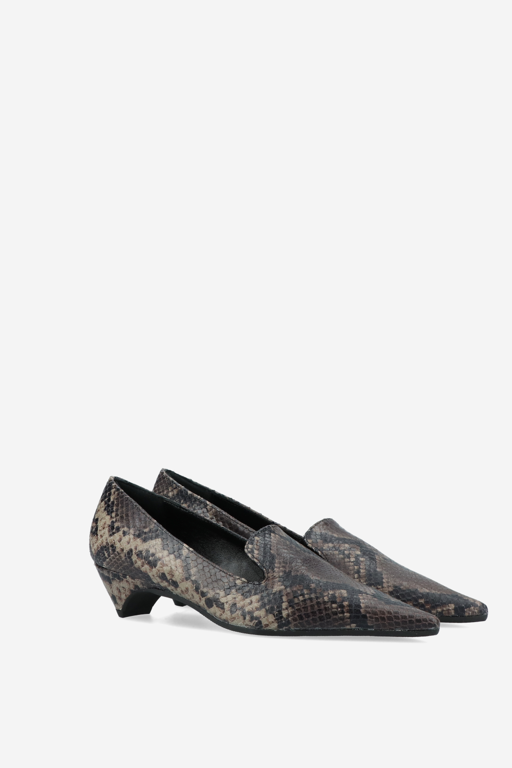 Pointed-toe leather pumps