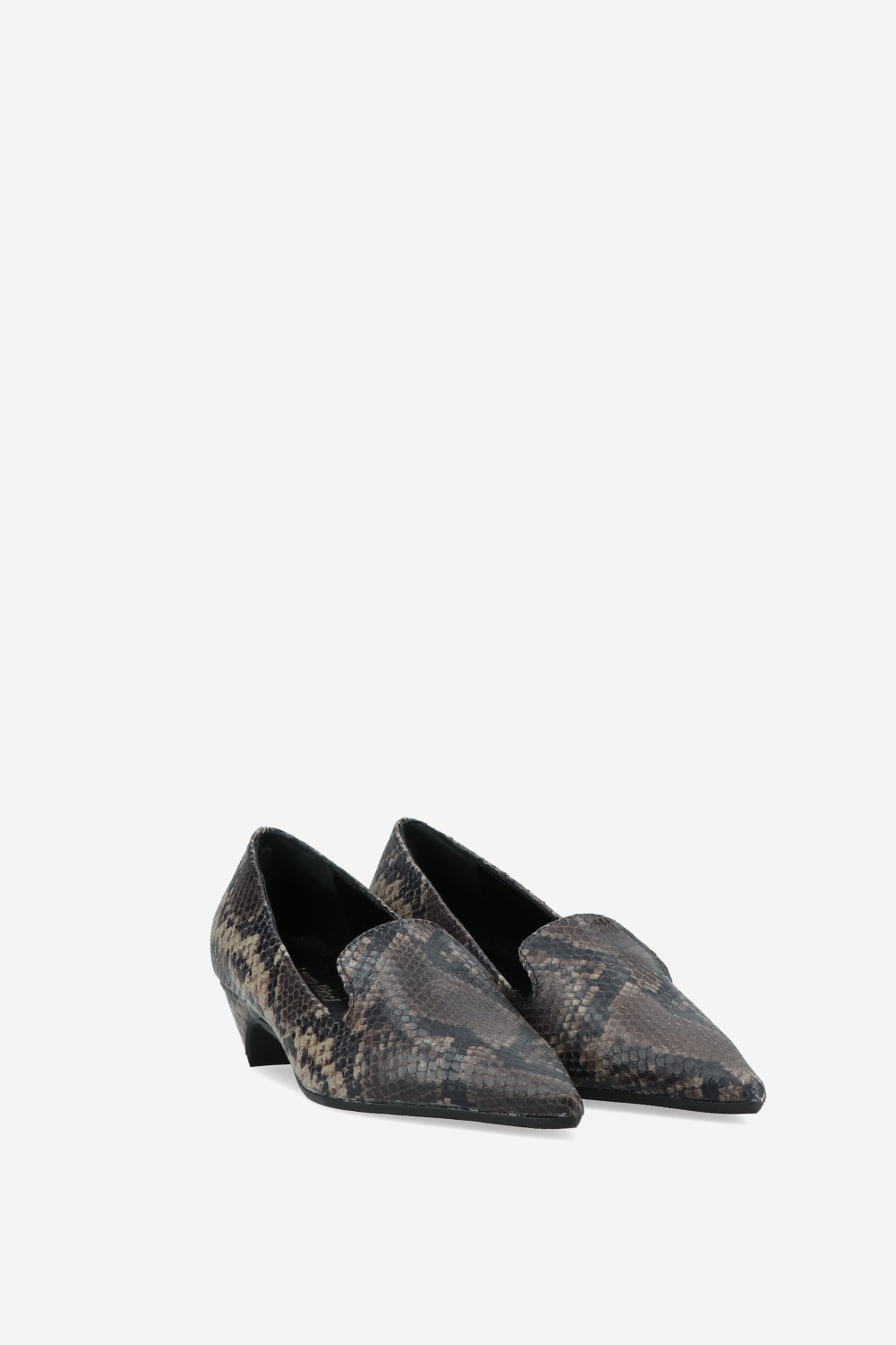 Pointed-toe leather pumps