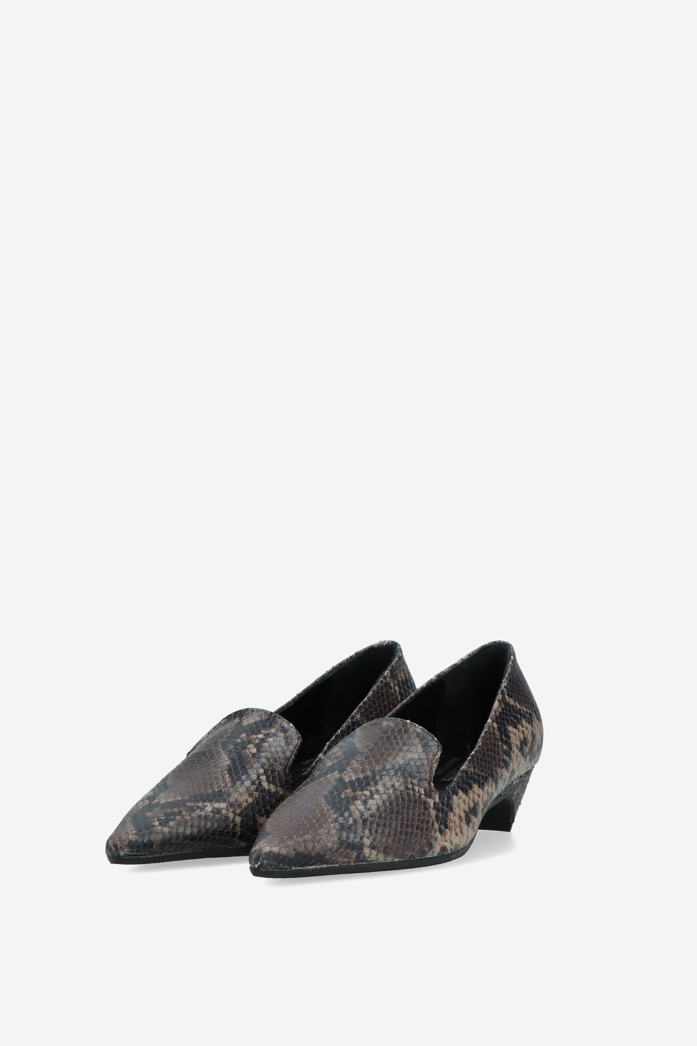 Pointed-toe leather pumps