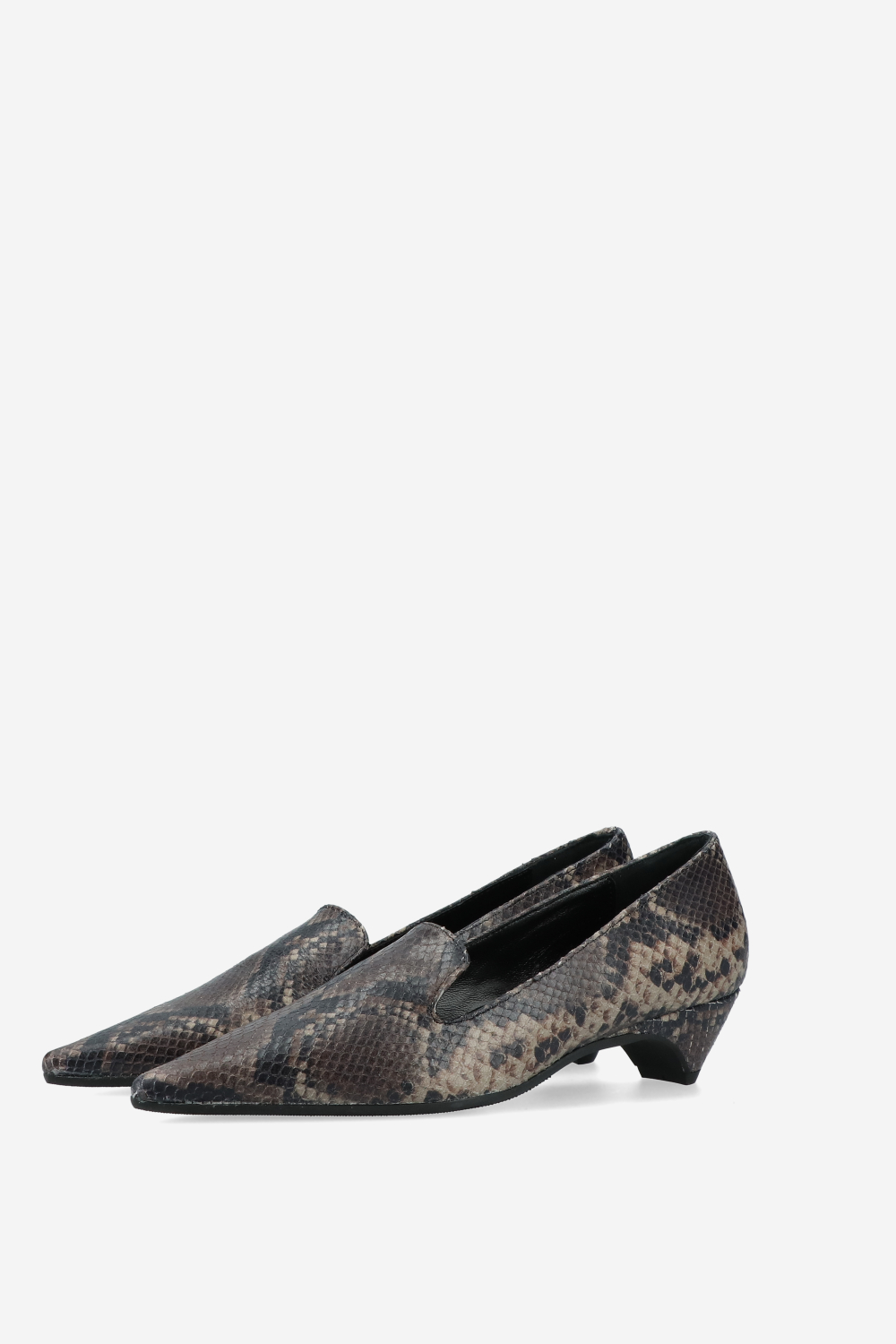 Pointed-toe leather pumps