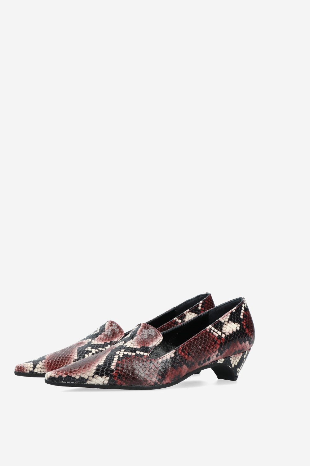 Pointed-toe leather pumps