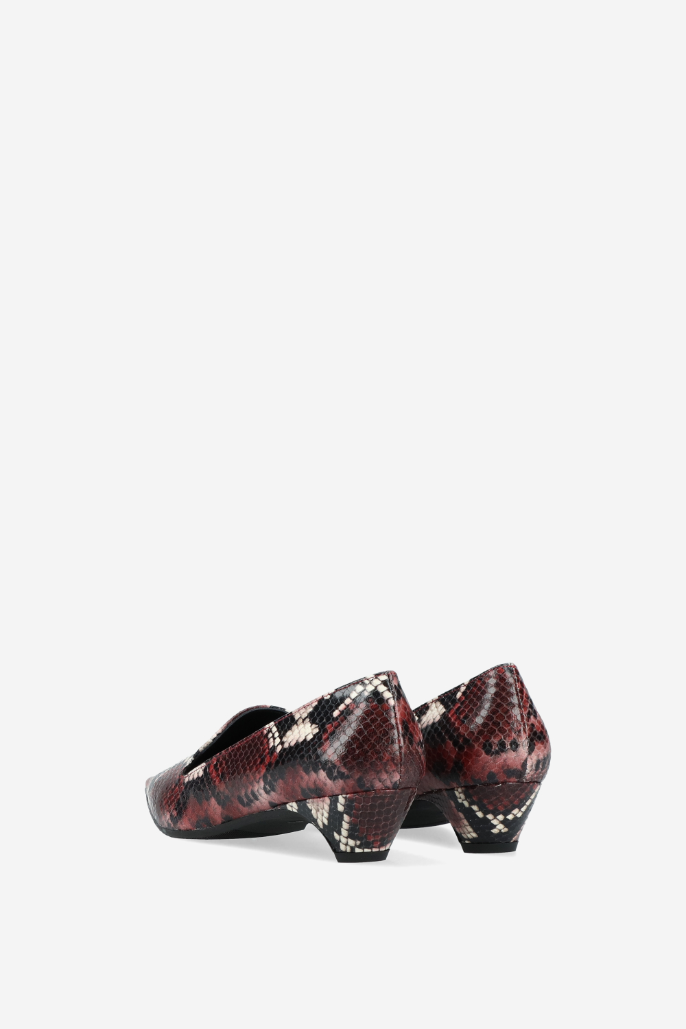 Pointed-toe leather pumps