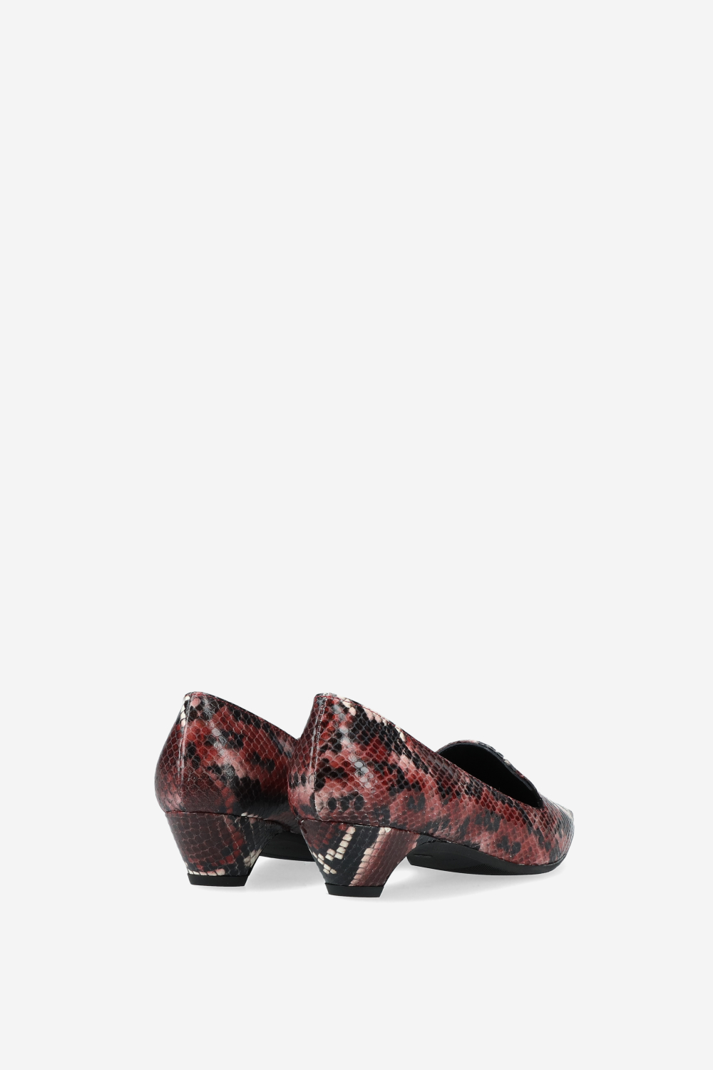 Pointed-toe leather pumps