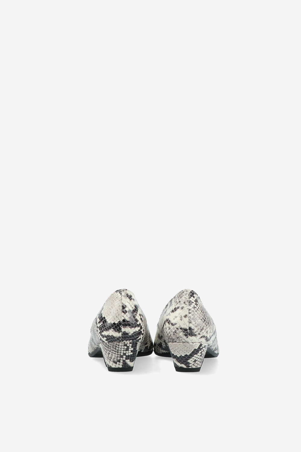 Pointed-toe leather pumps