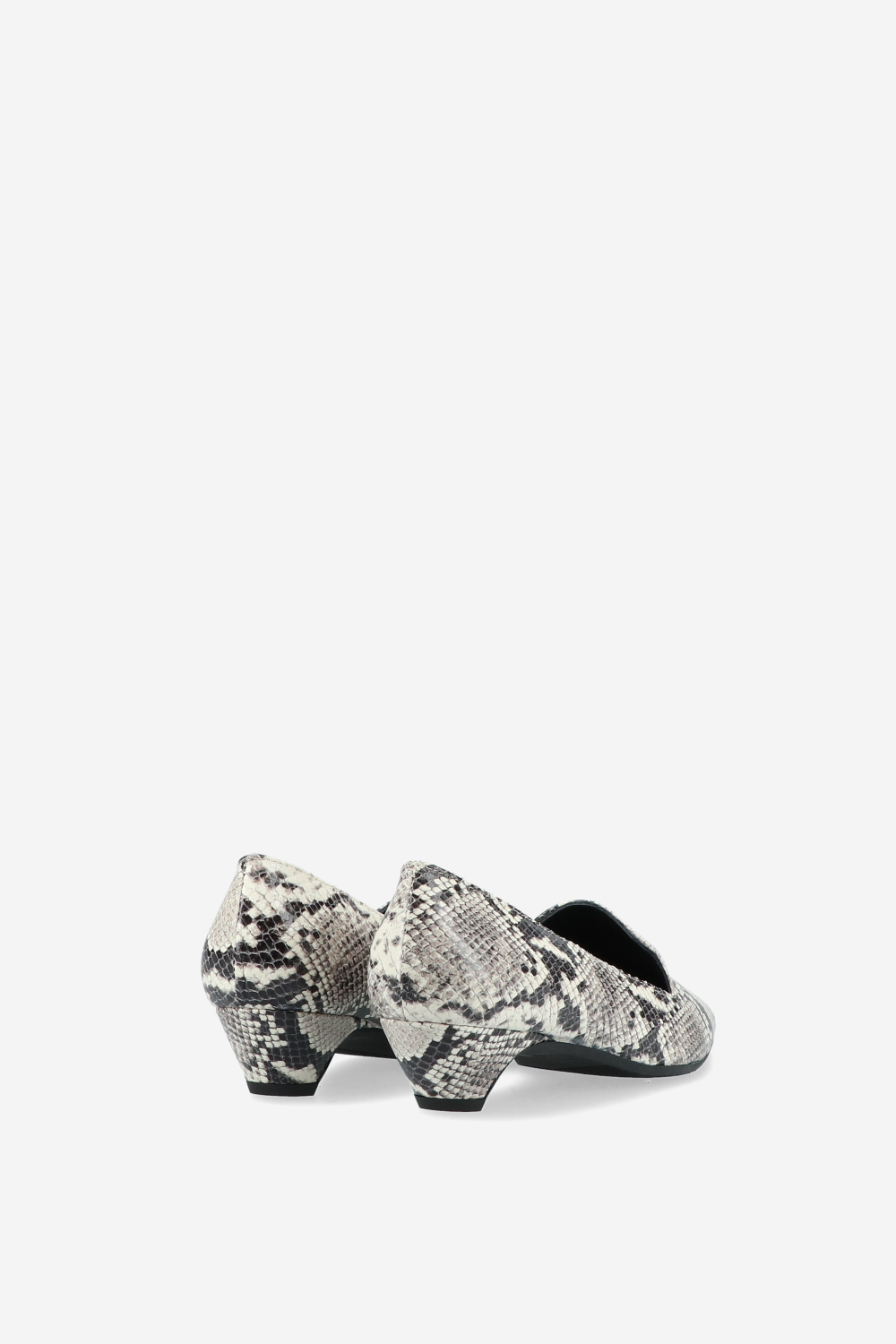 Pointed-toe leather pumps