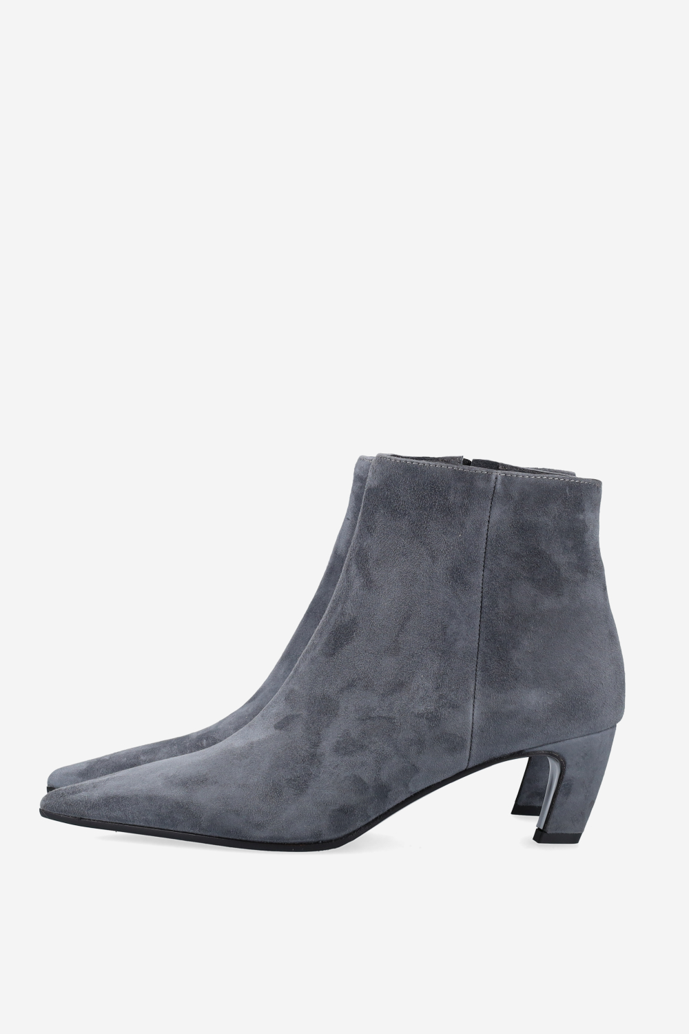 Pointed-toe suede ankle boots