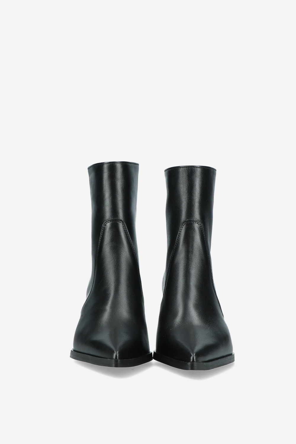 Pointed-toe zipper boots
