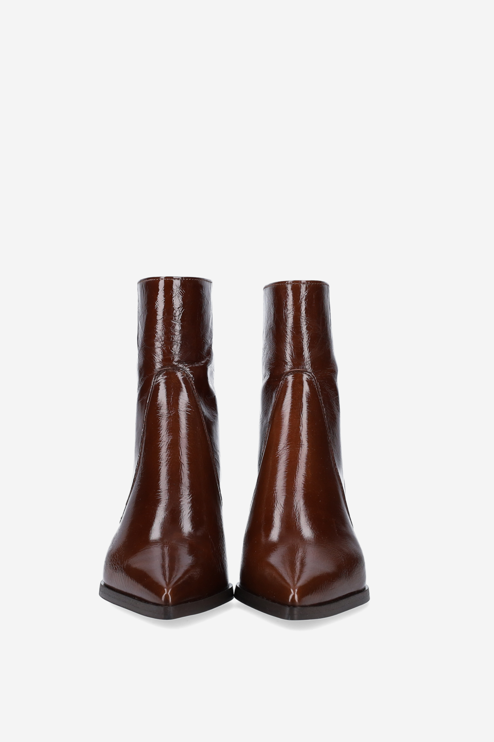 Pointed-toe leather zipper boots