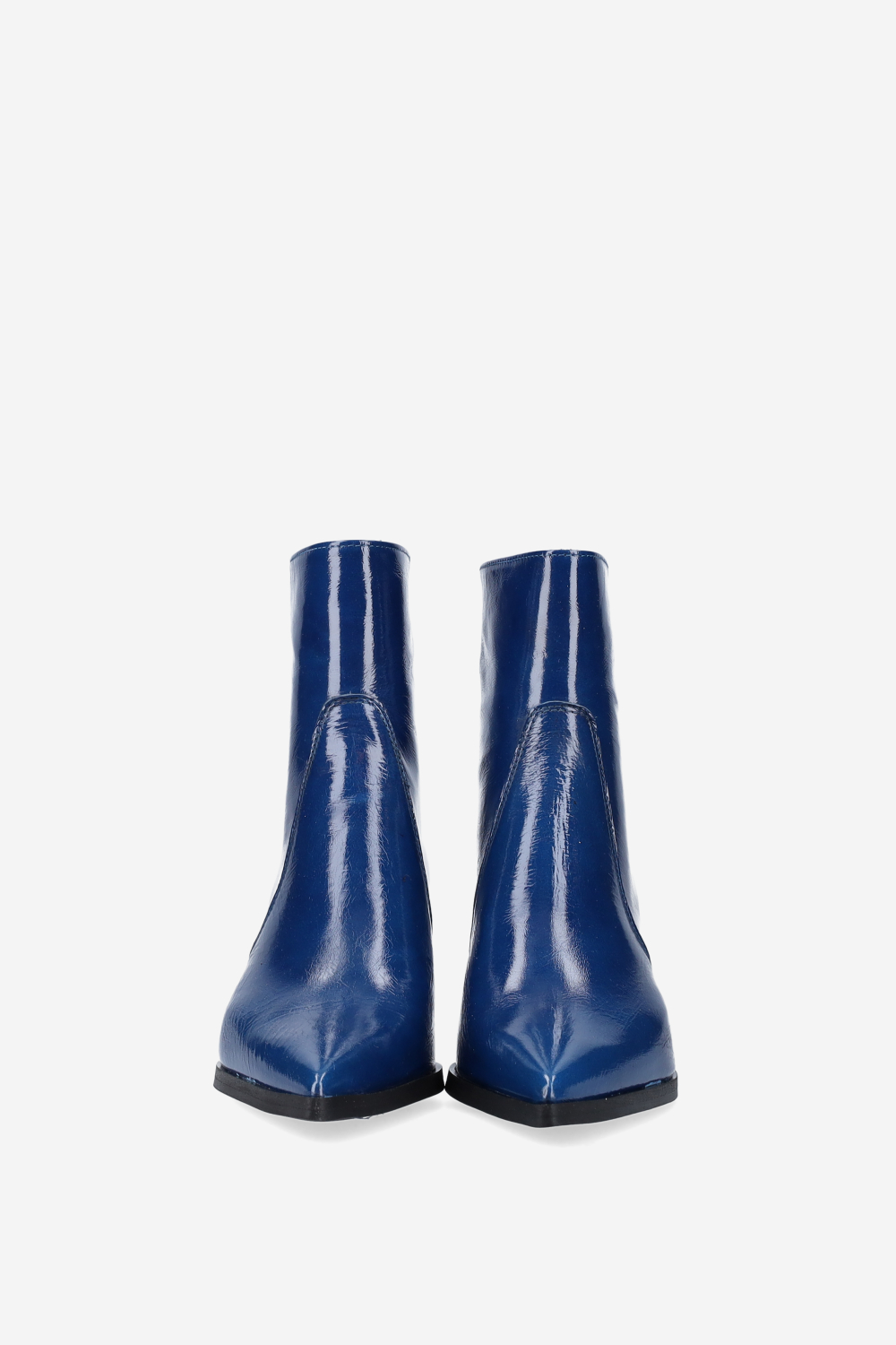 Pointed-toe leather zipper boots