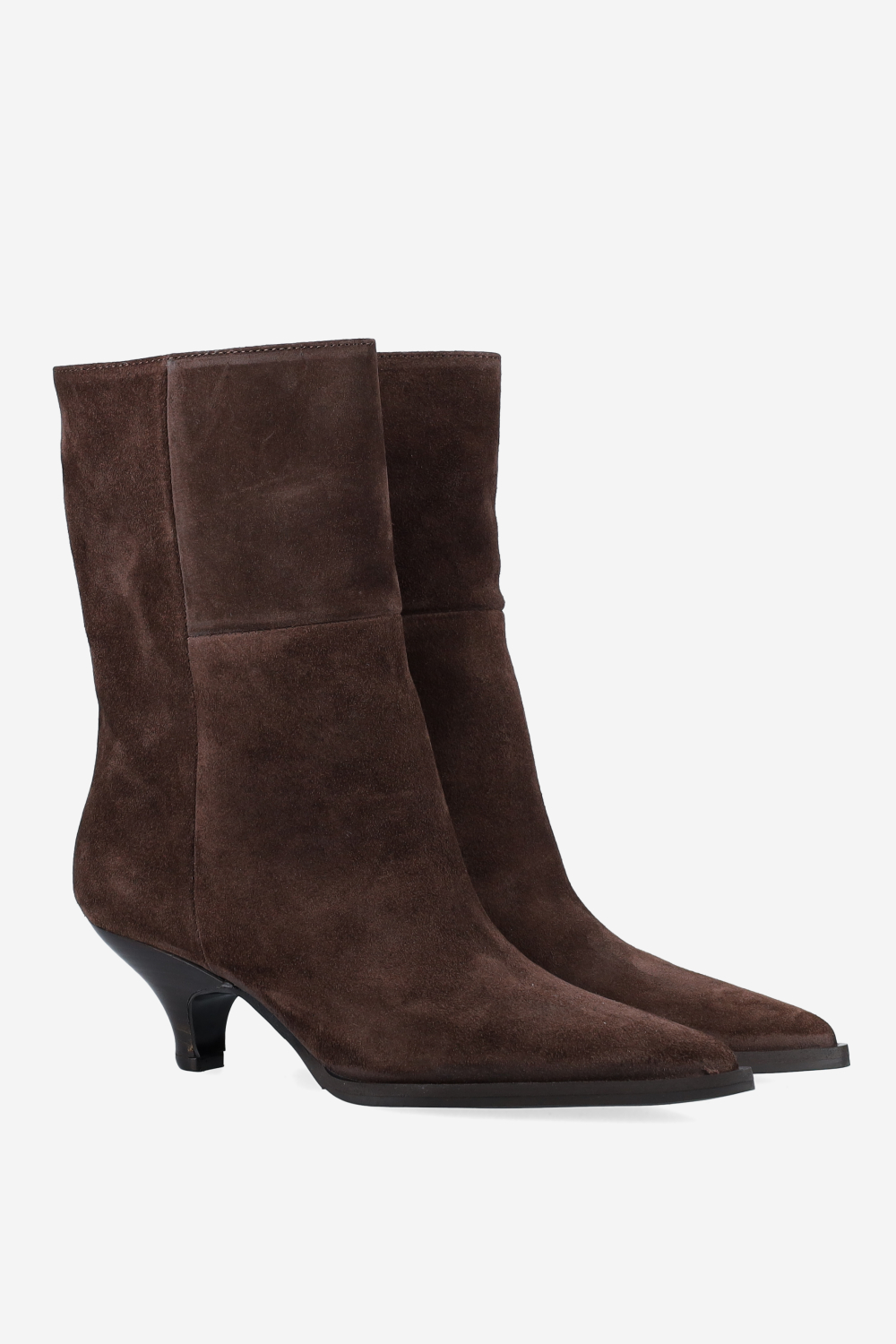 Pointed-toe suede boots