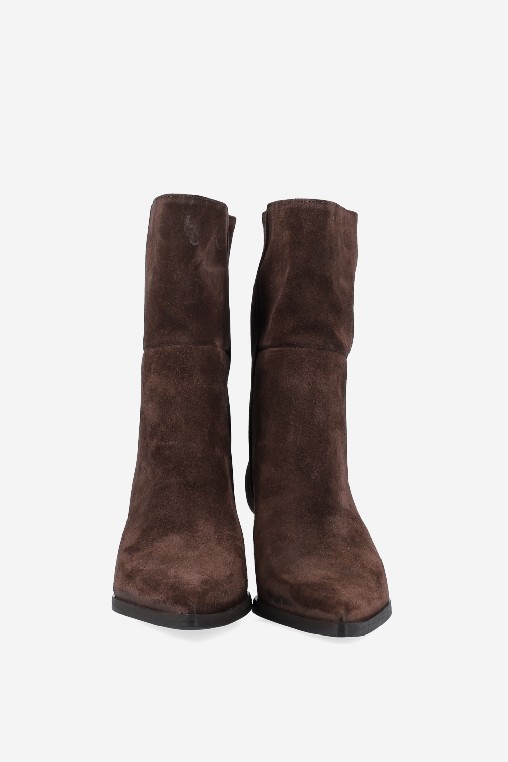 Pointed-toe suede boots