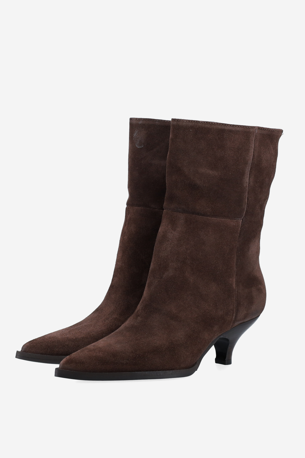 Pointed-toe suede boots