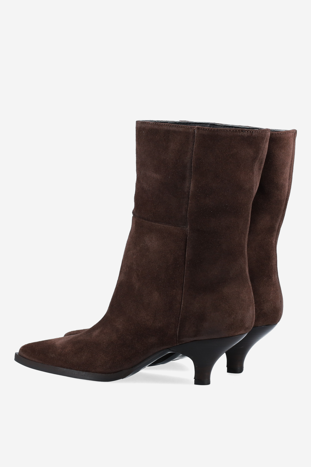 Pointed-toe suede boots