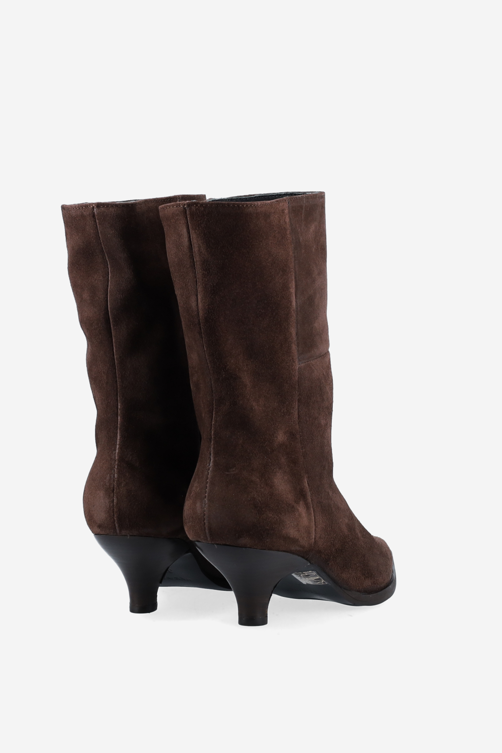 Pointed-toe suede boots