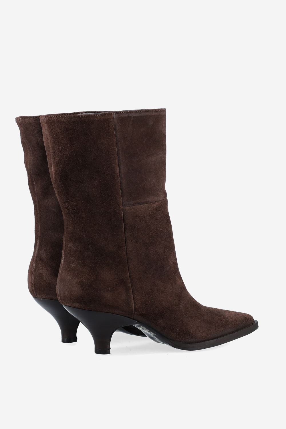 Pointed-toe suede boots