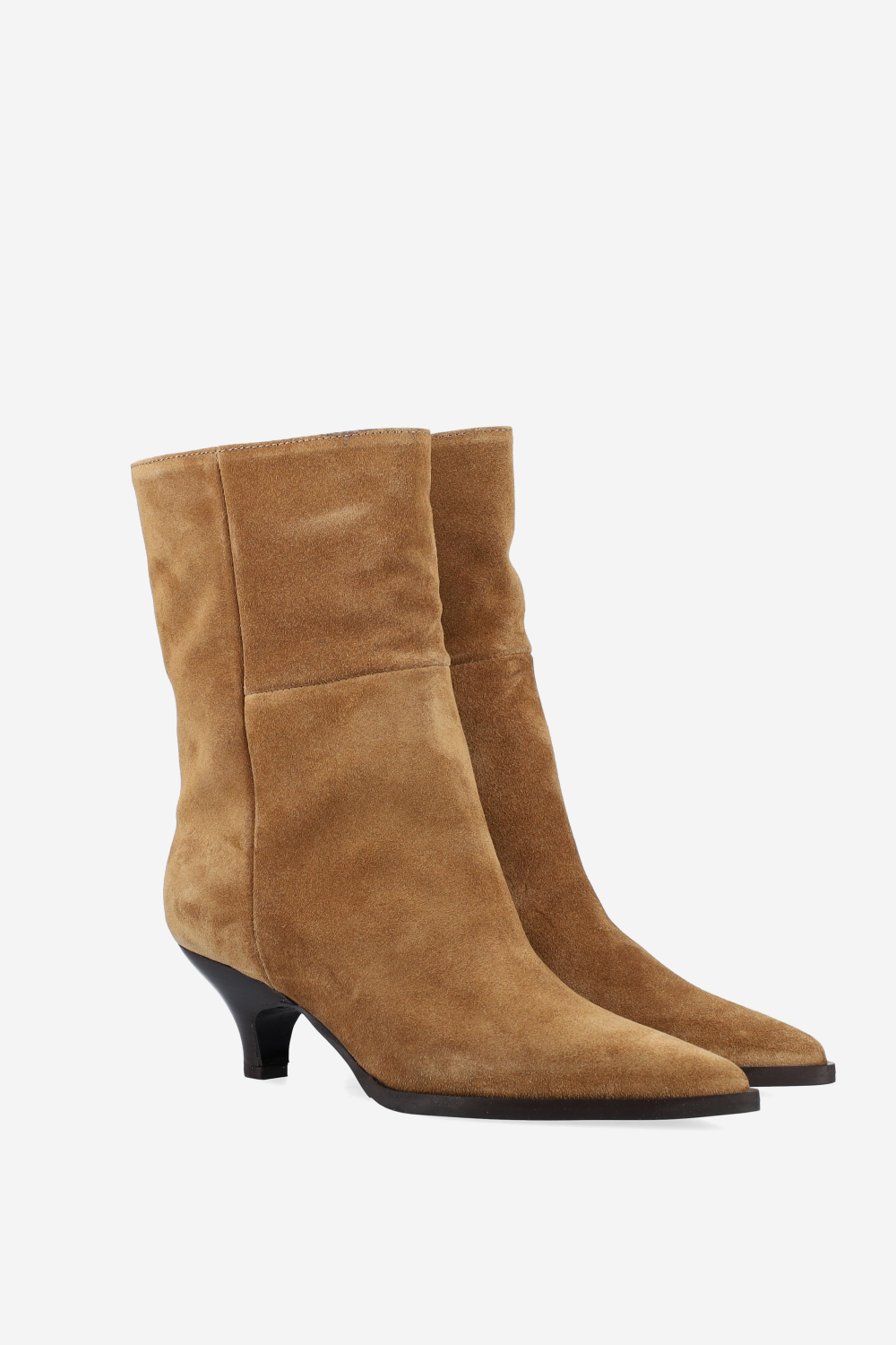 Pointed-toe suede boots