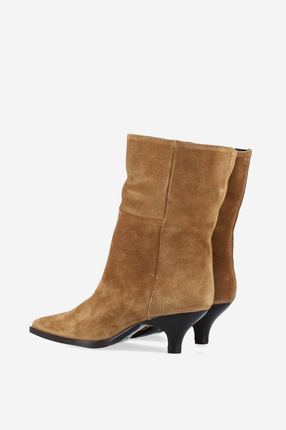 Pointed-toe suede boots