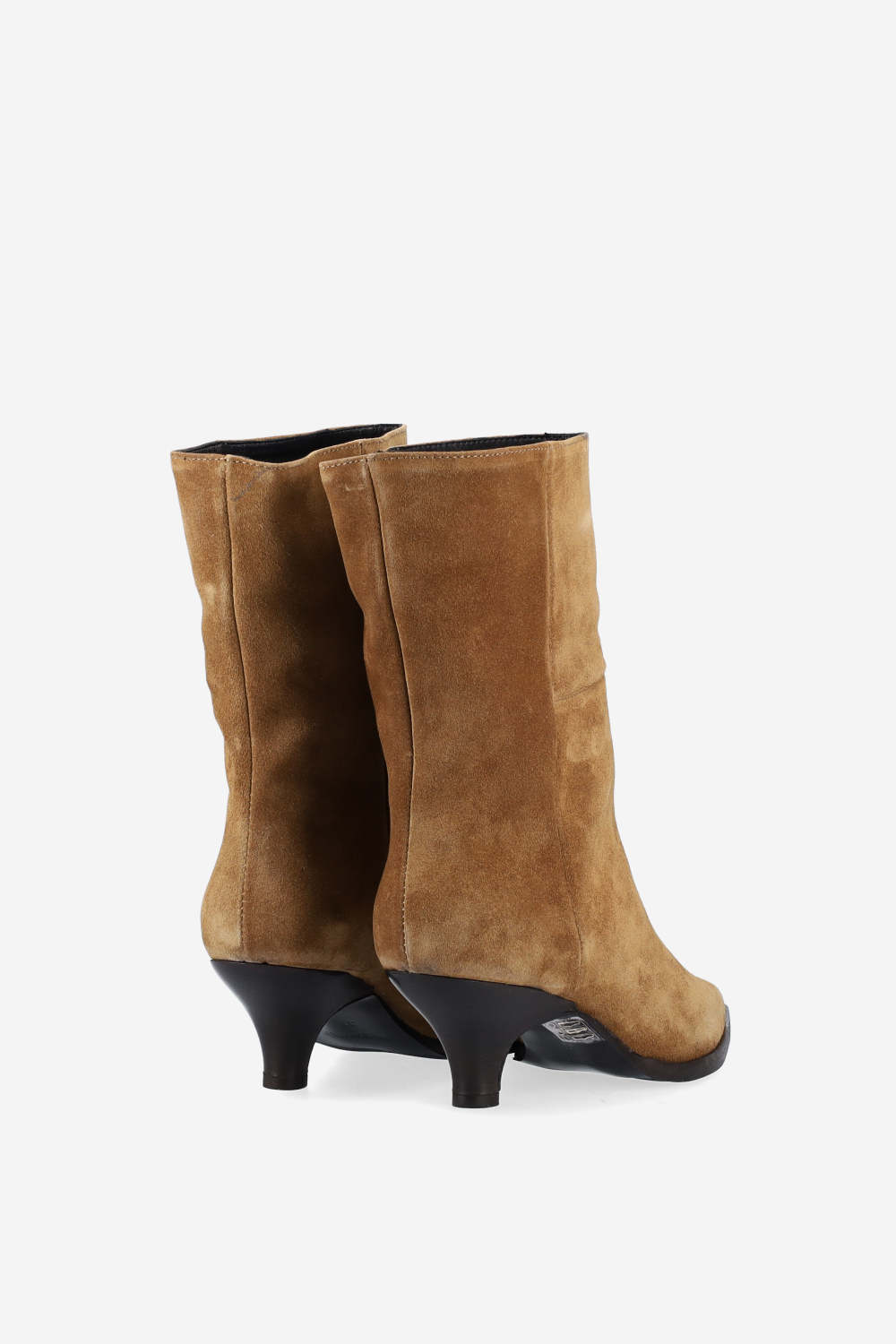 Pointed-toe suede boots