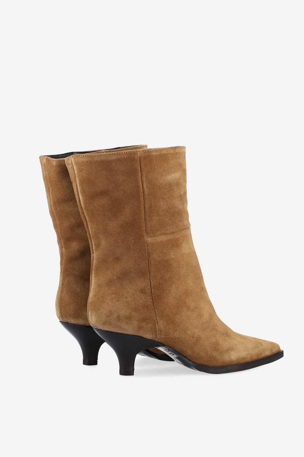 Pointed-toe suede boots