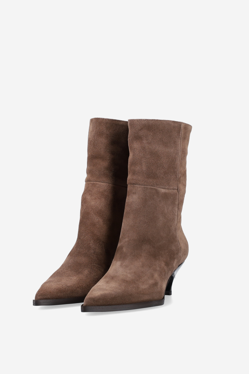 Pointed-toe suede boots