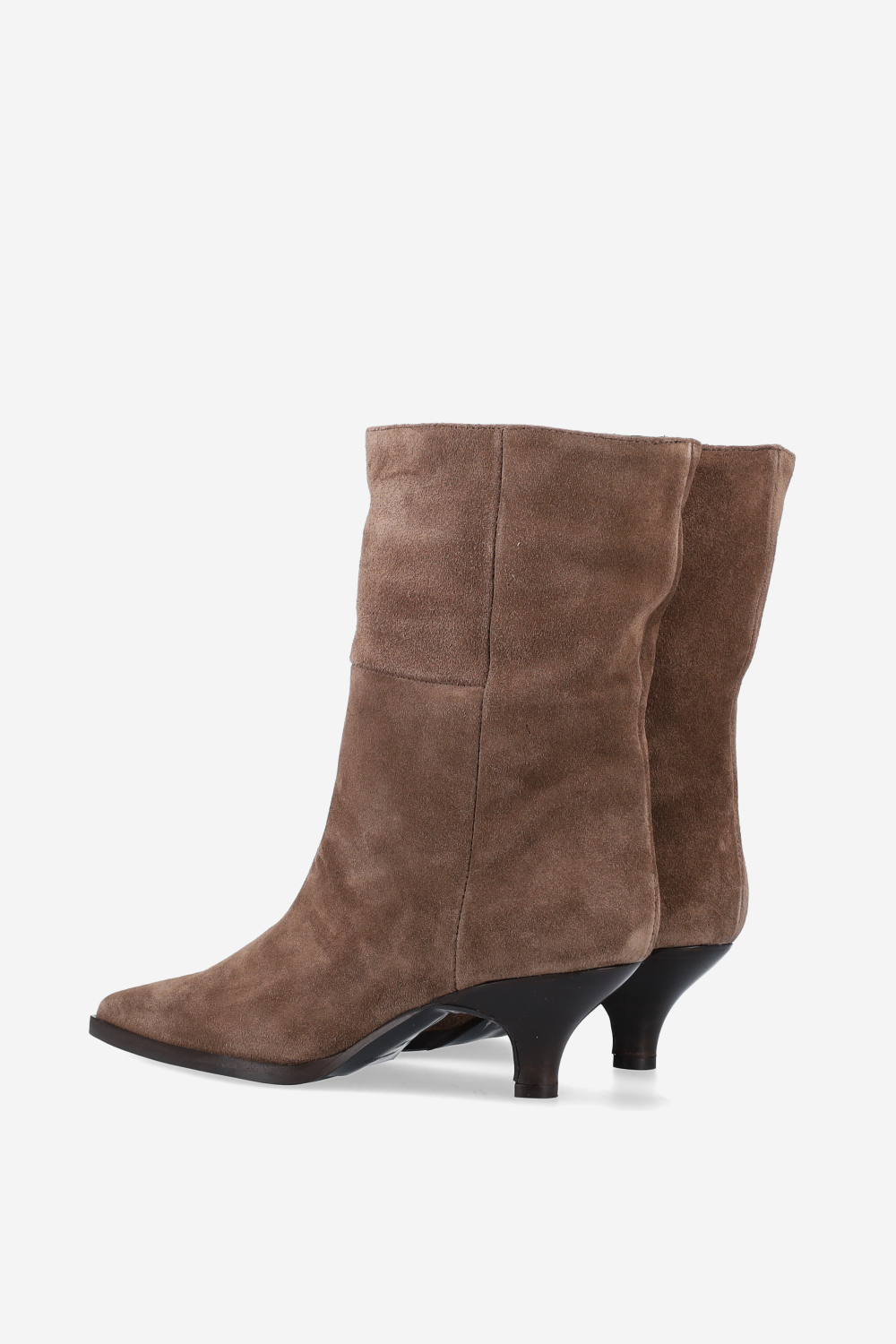 Pointed-toe suede boots
