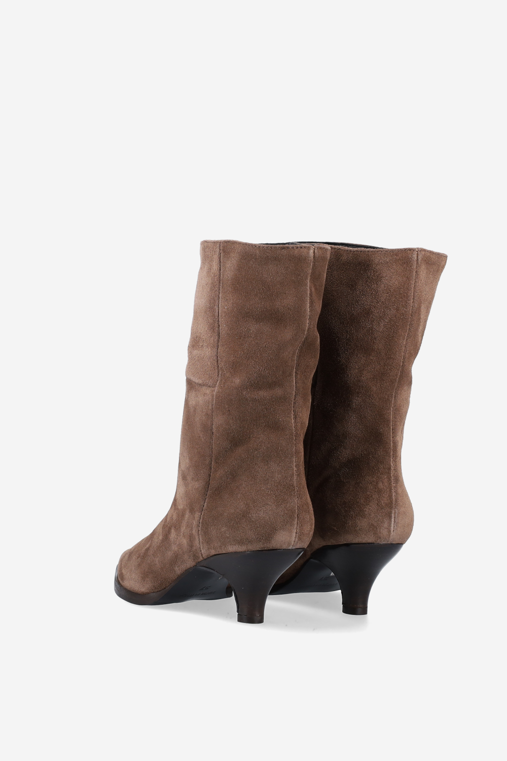 Pointed-toe suede boots