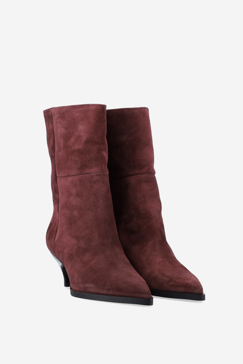 Pointed-toe suede boots