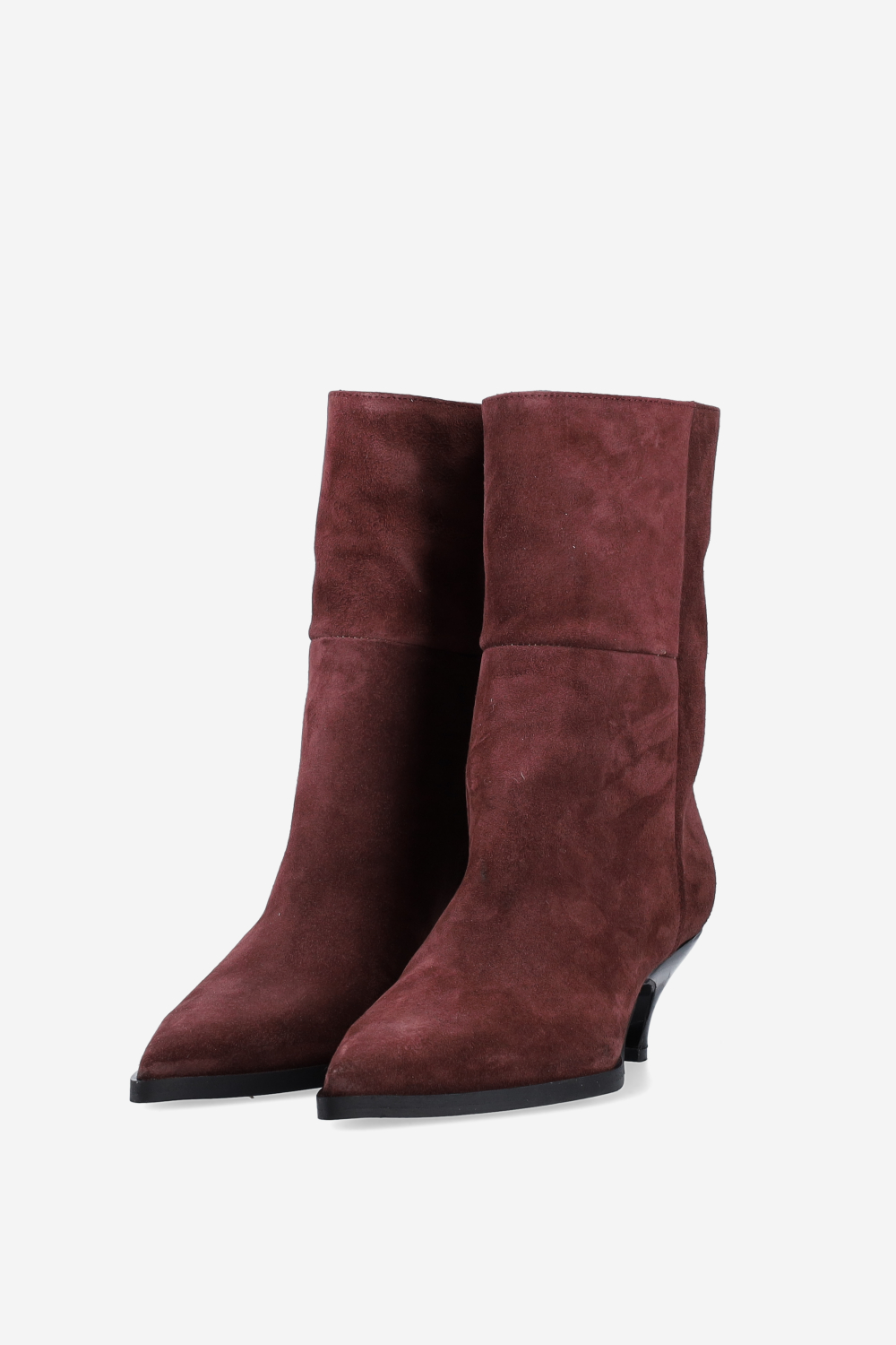Pointed-toe suede boots