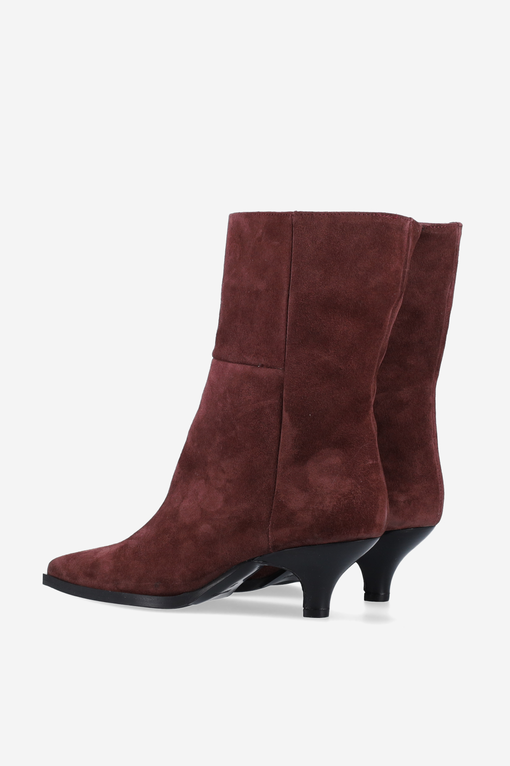 Pointed-toe suede boots